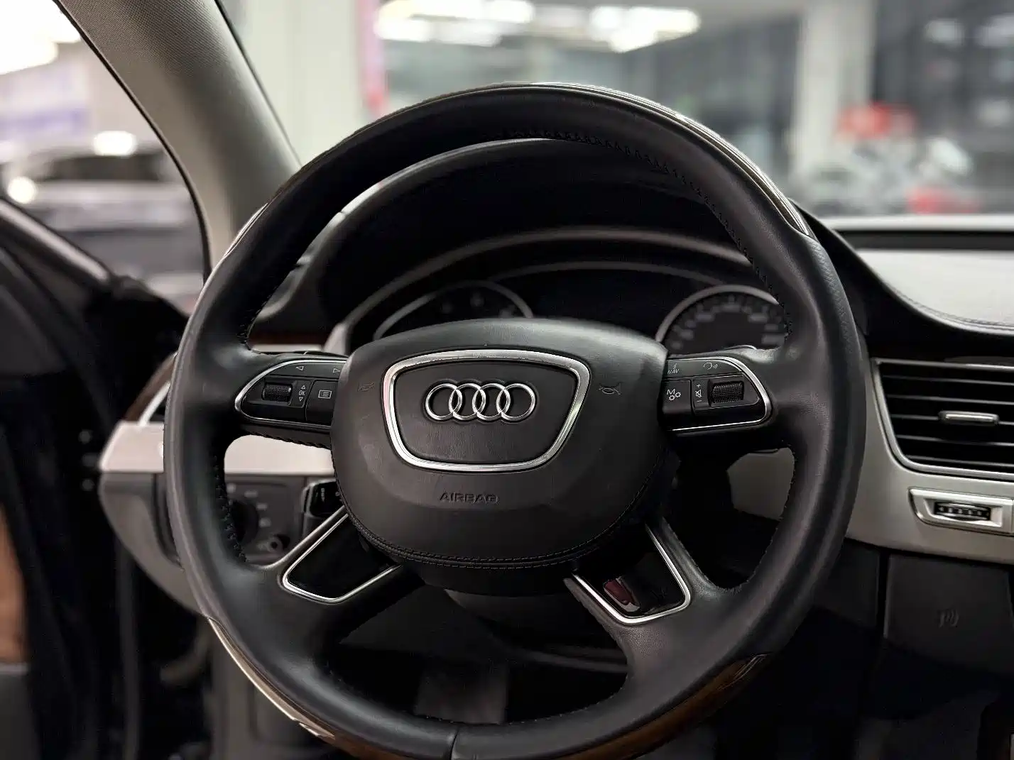 Photo 13 - Audi A8