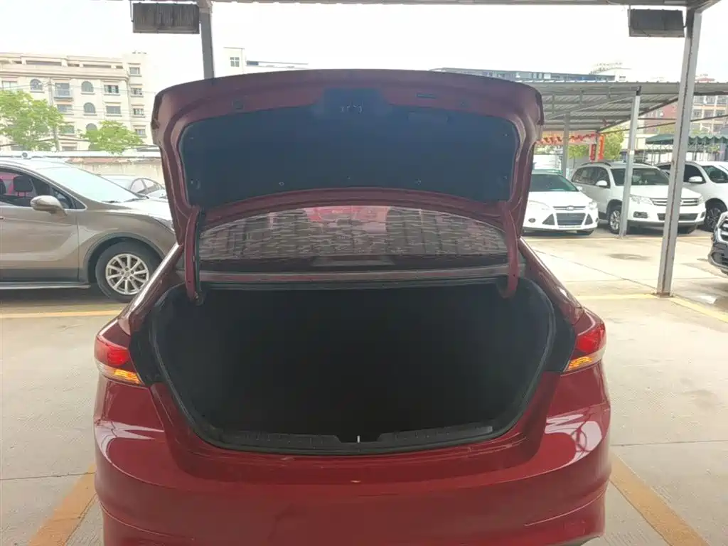 Hyundai Elantra 2016 Model 1.6L Automatic Smart Elite фото 19