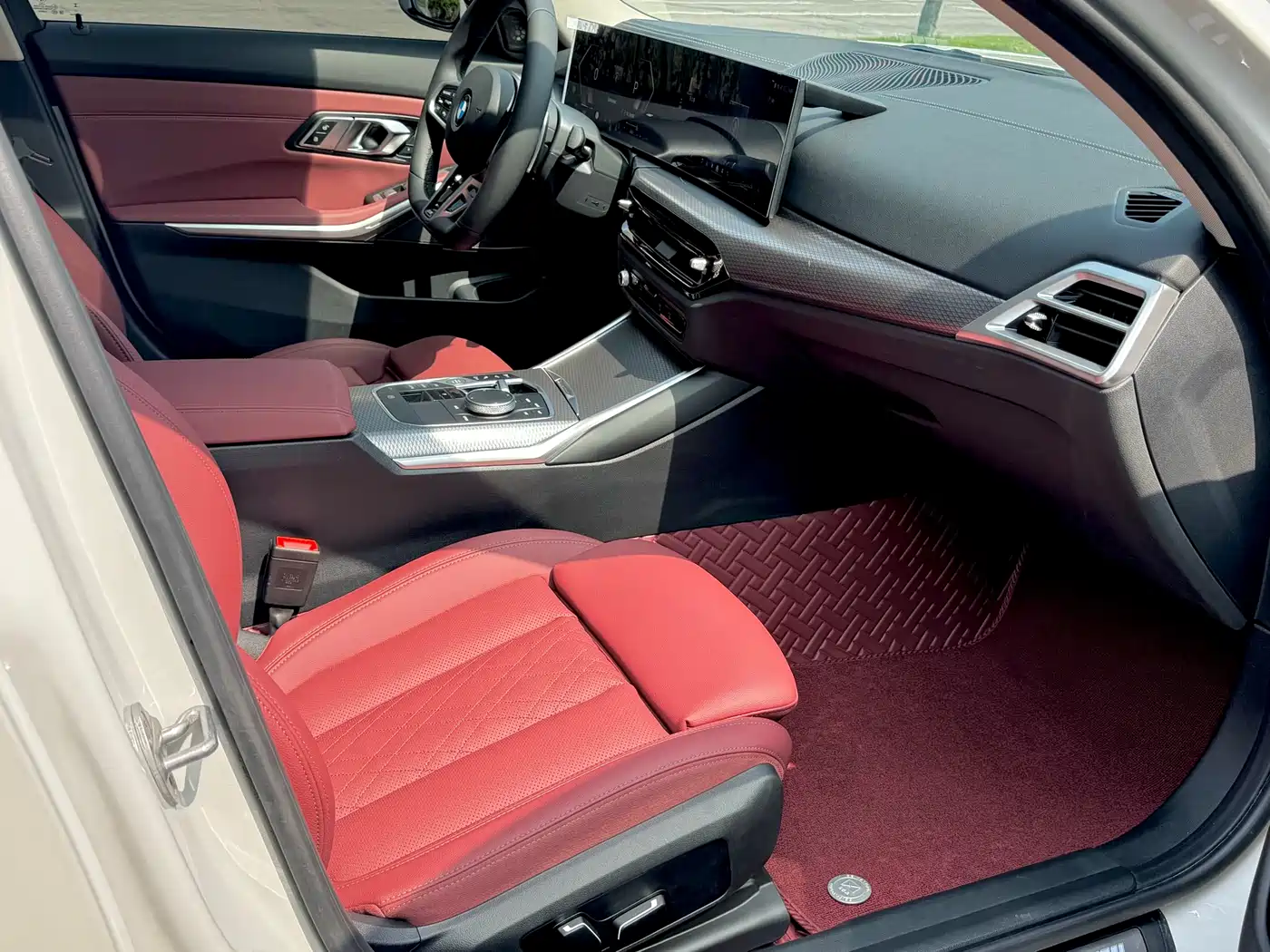 BMW 3 Series 2025 330Li M Sport Night Edition фото 9