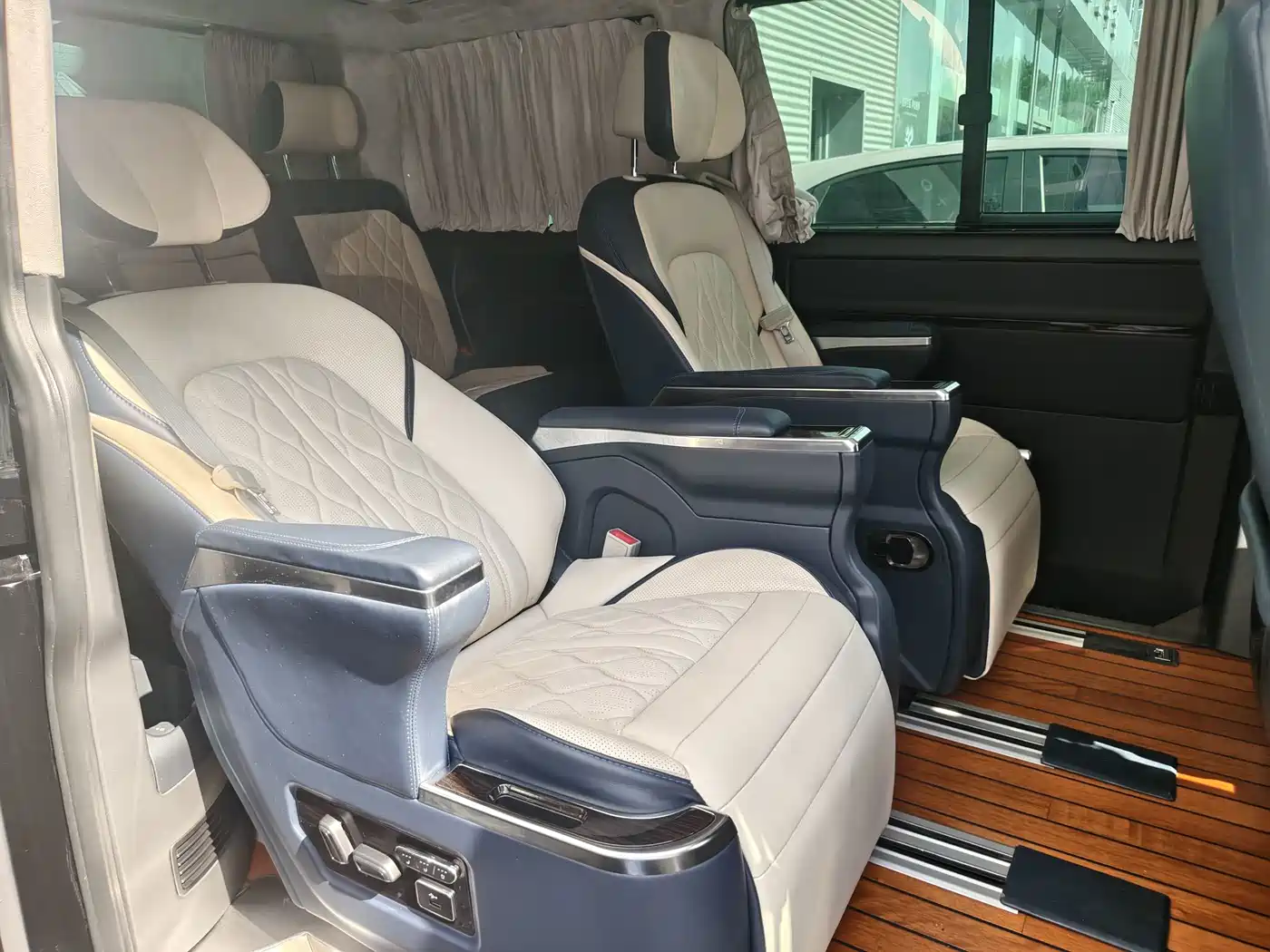 Volkswagen Multivan 2020 2019 2.0TSI 2WD Luxury 7-seater