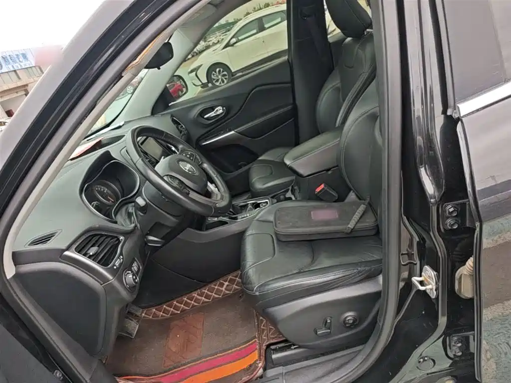 Jeep Cherokee 2019 2019 2.0T 2WD Smart Edition China V