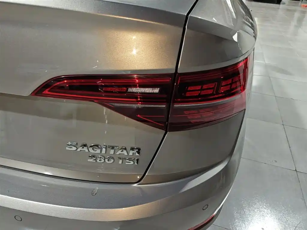 VOLKSWAGEN SAGITAR