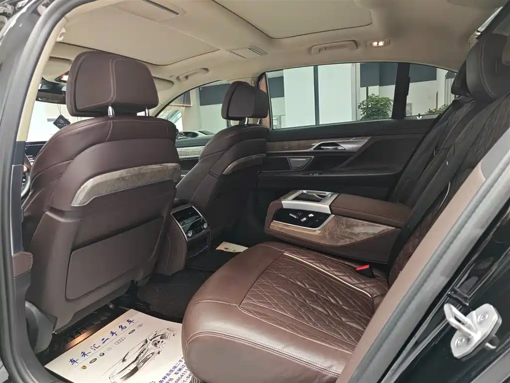 BMW 7 Series 2021 Model 740Li Leading Luxury Package фото 6