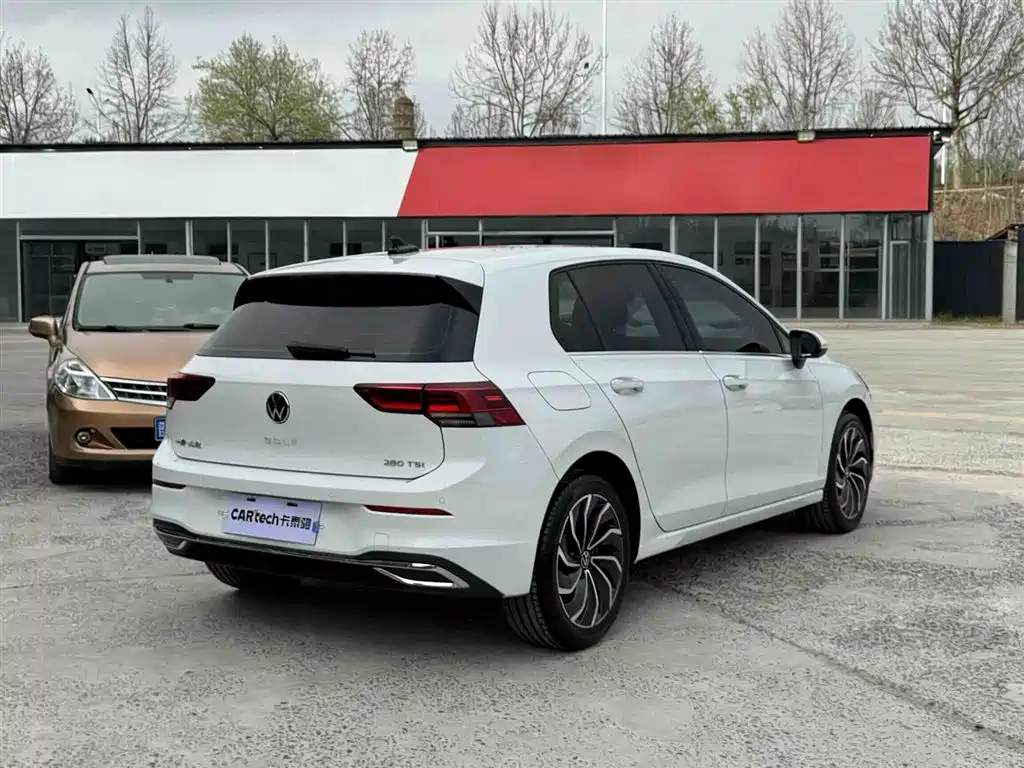 Volkswagen Golf 2024 280TSI DSG Pro 50th Anniversary Edition фото 4