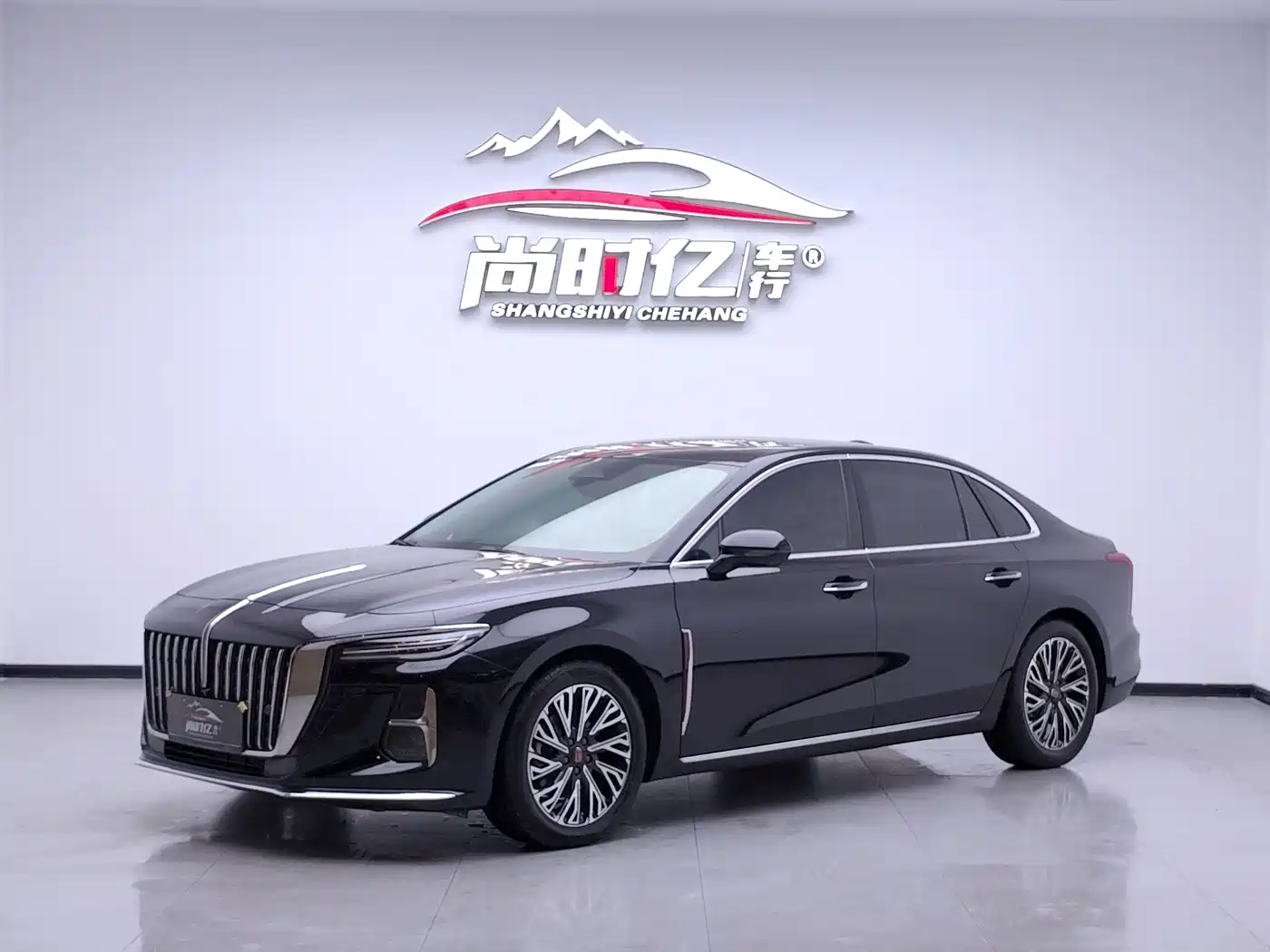 Hongqi H5 2024 2.0T Automatic Smart Connect Flag Smooth Edition