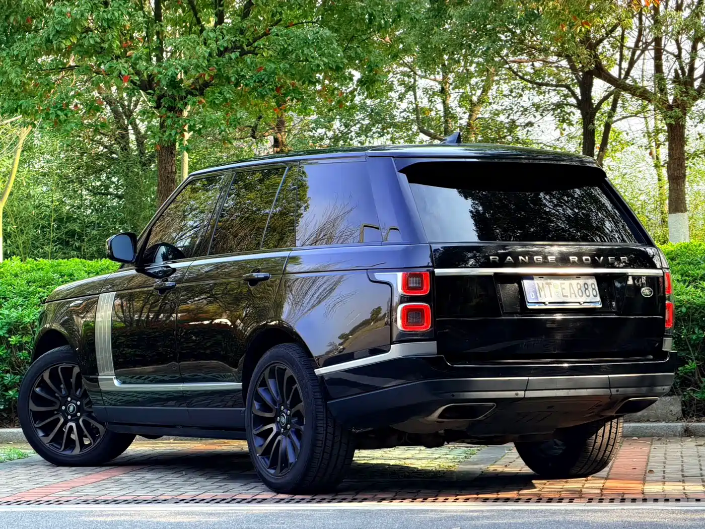 Land Rover Range Rover 2021 3.0 L6 Golden Age Edition фото 25