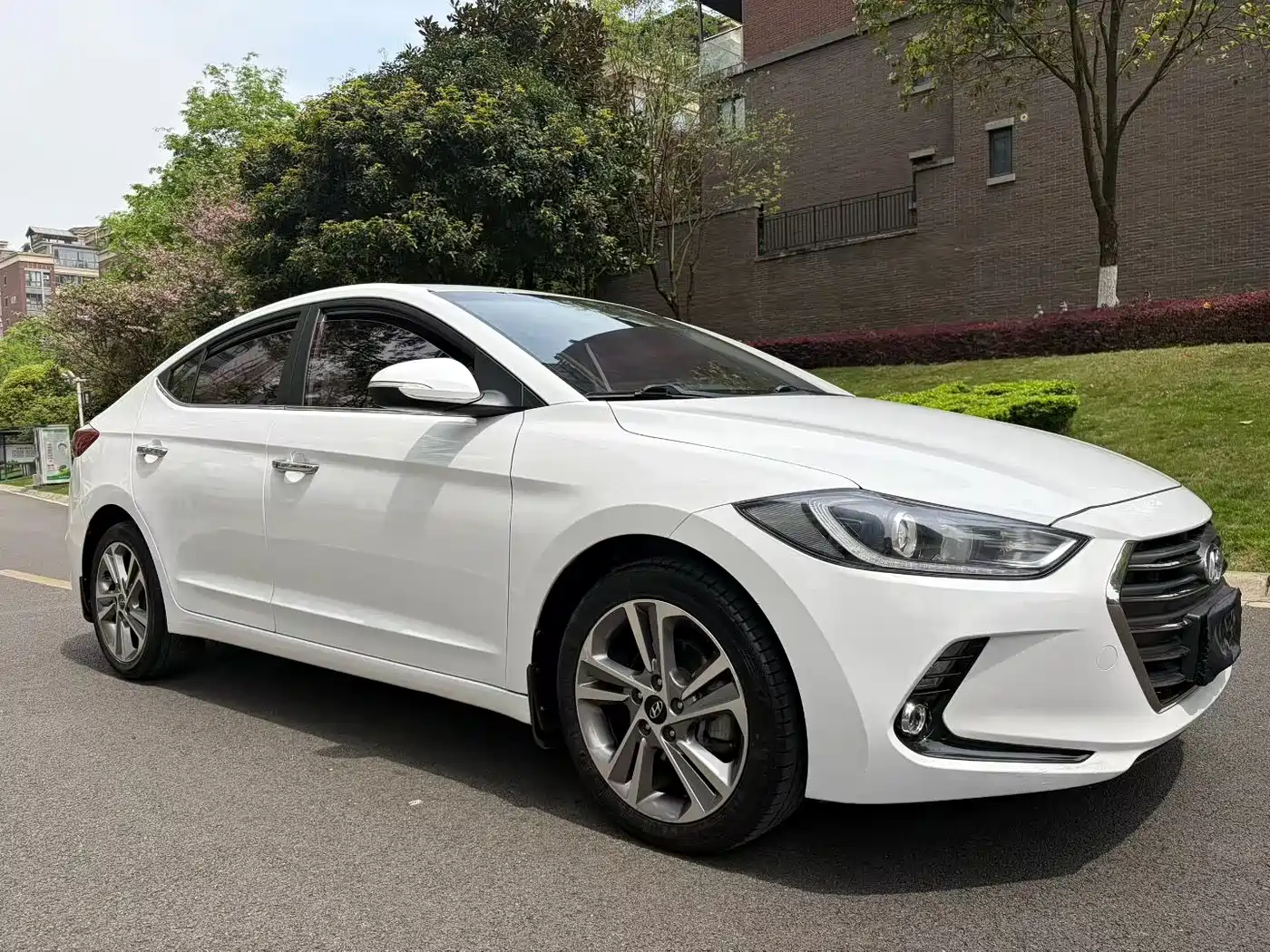 Hyundai Elantra 2016 Model 1.6L Automatic Smart Elite фото 3