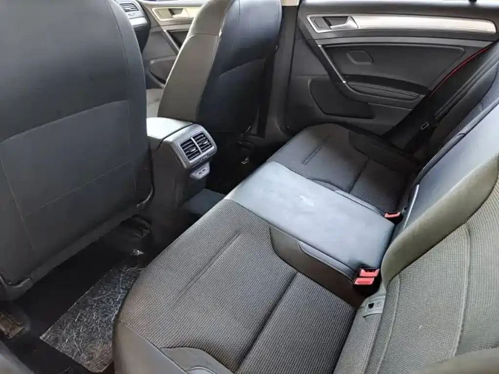 Фото 5 - Volkswagen Golf