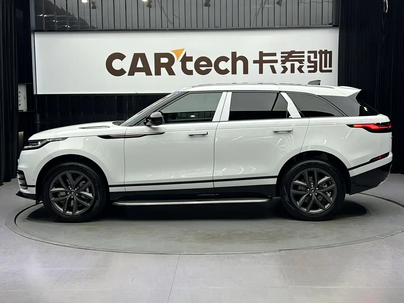 Land Rover Range Rover Velar 2024 Dynamic SE фото 9
