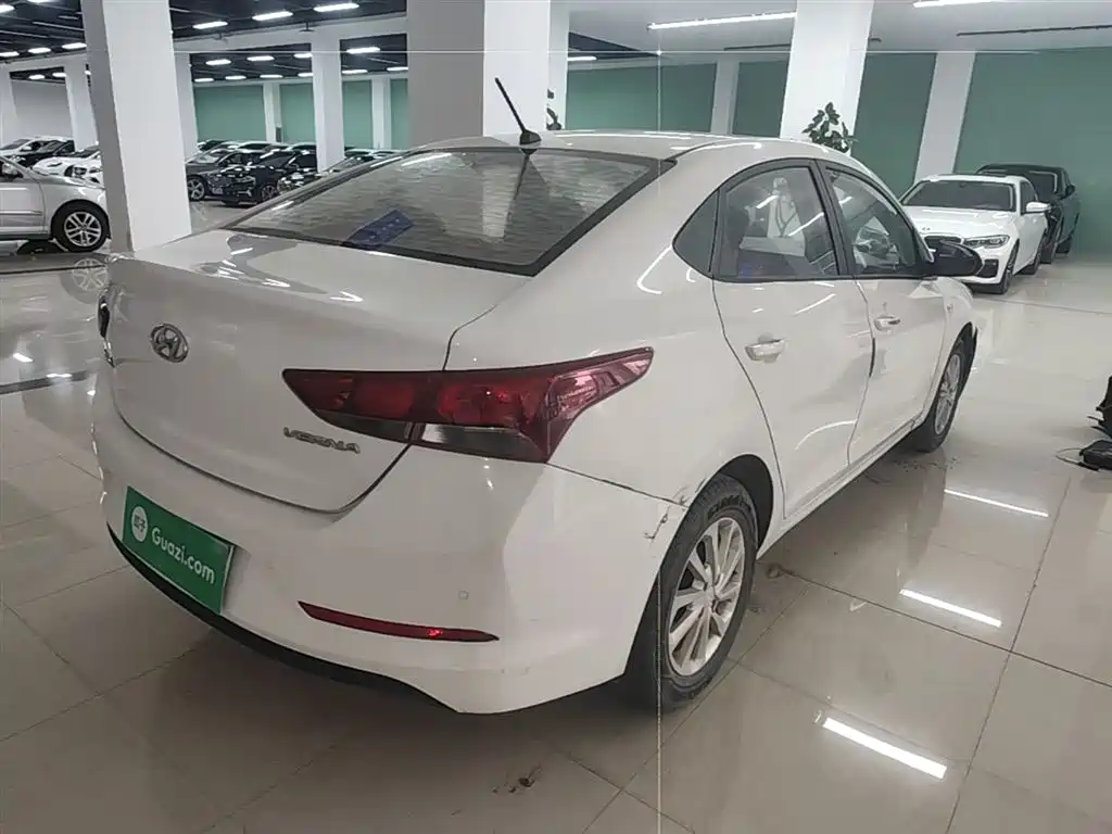 Hyundai Verna 2016 1.4L Automatic Cool Edition GLS фото 7