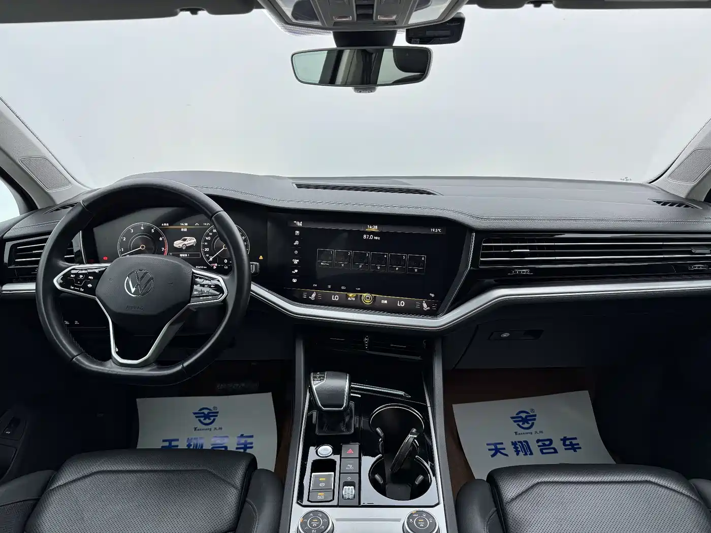 VOLKSWAGEN TOUAREG