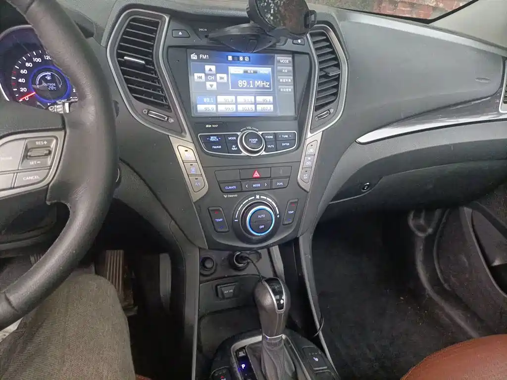 Hyundai Santa Fe 2013 Facelift 2.0T Automatic 4WD Premium фото 10
