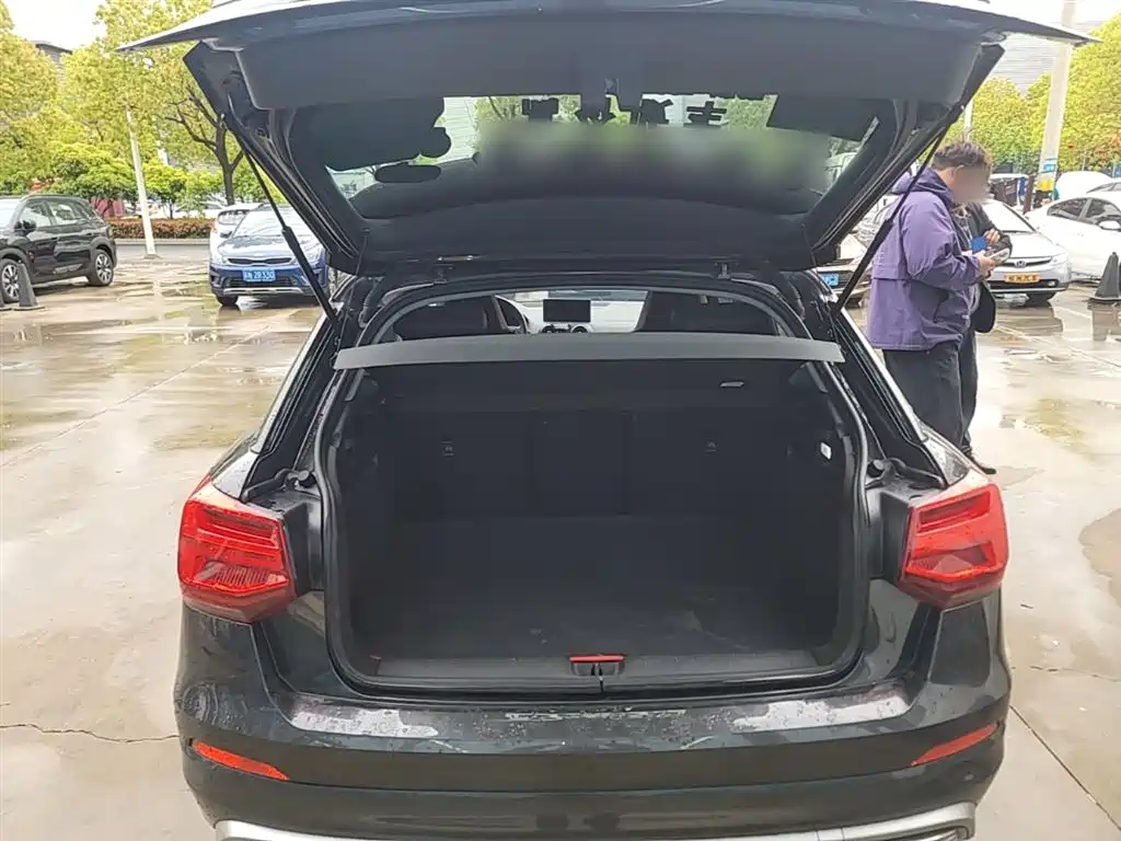 AUDI Q2L E-TRON