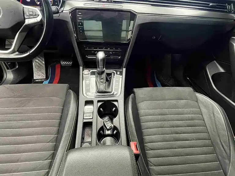 Volkswagen Magotan 2020 330TSI DSG Luxury фото 5