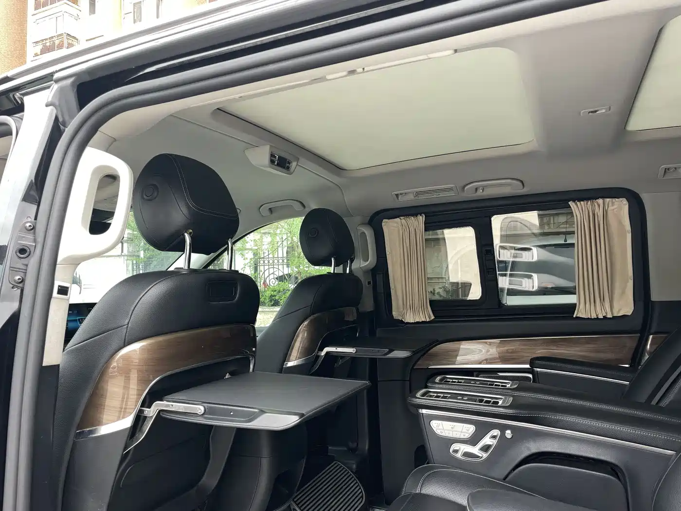 Mercedes-Benz V-Class 2020 Model V 260 L Long Wheelbase Luxury фото 22