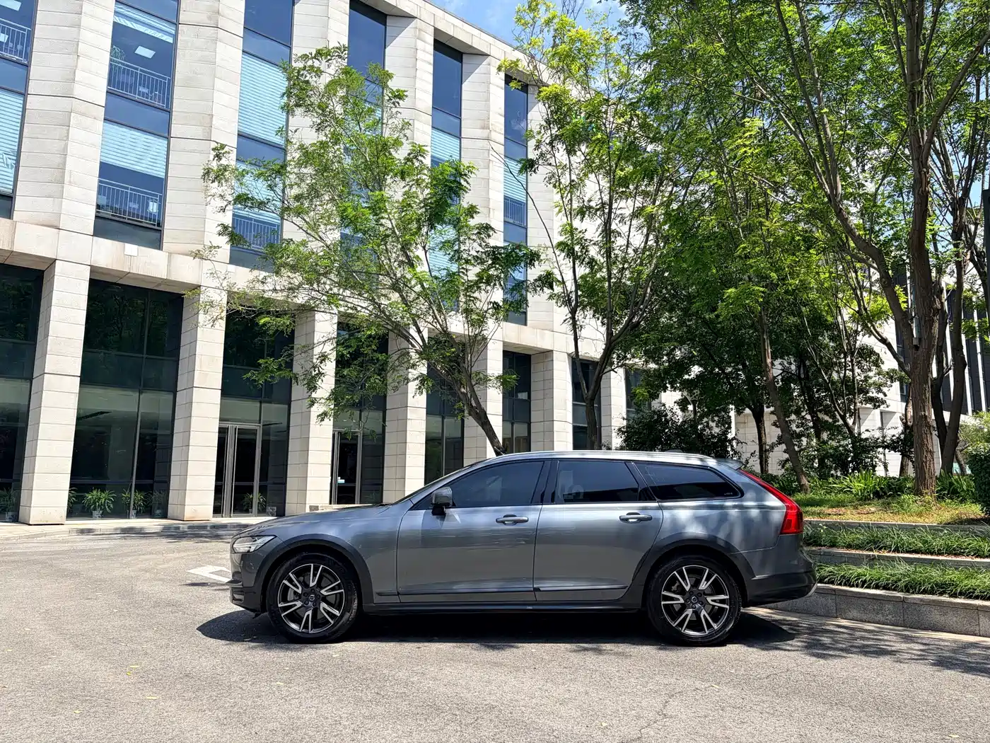 Volvo V90 2020 2020 Facelift Cross Country T5 AWD Momentum