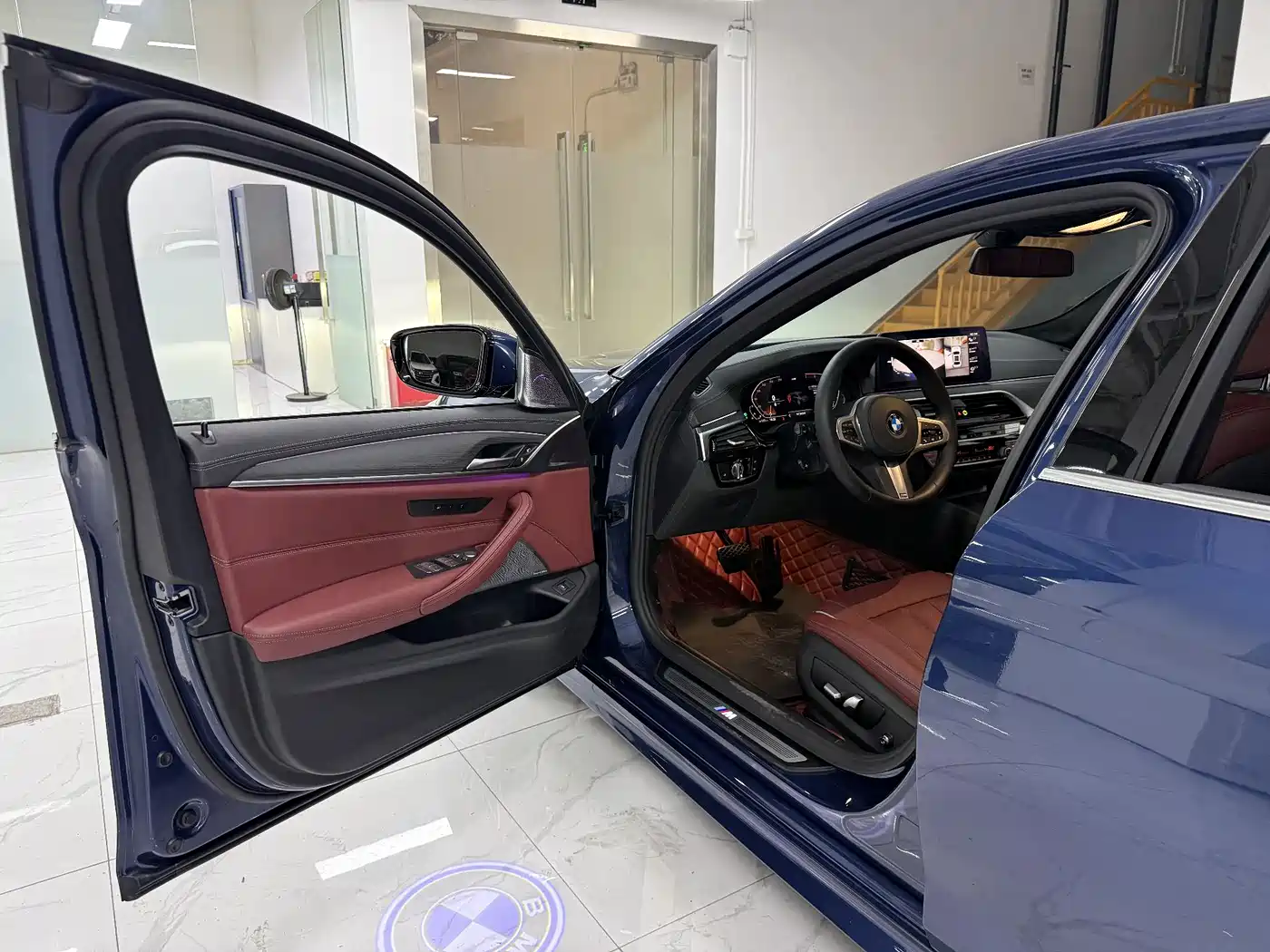 BMW 5 Series 2021 530Li Leading M Sport Package фото 7