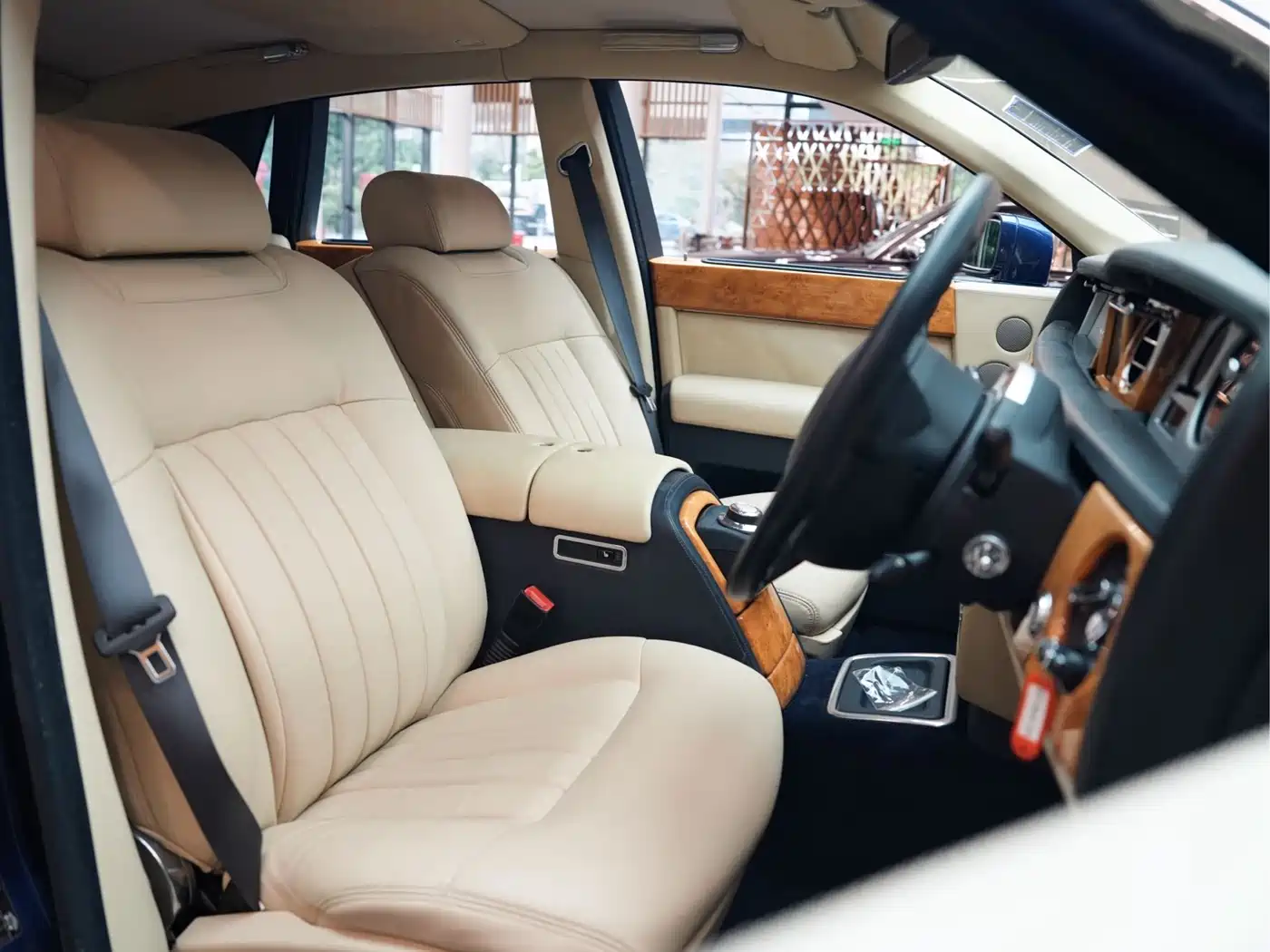 Rolls-Royce Phantom 2004 Model 6.7L Standard Version фото 9