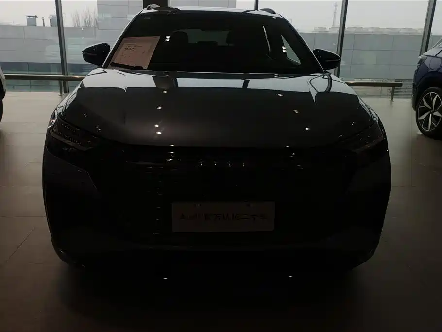 AUDI Q4 E TRON