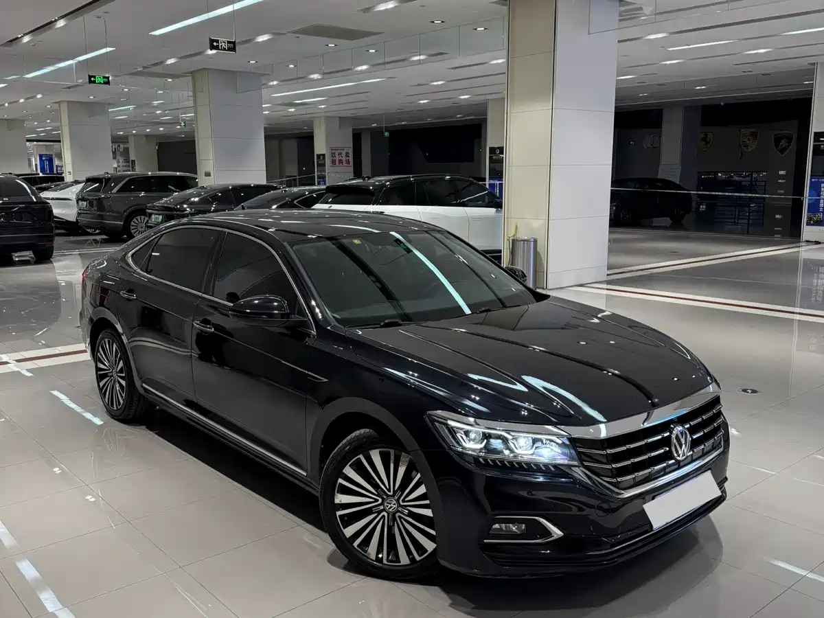 Volkswagen Passat 2020 330TSI Luxury Edition China VI фото 2