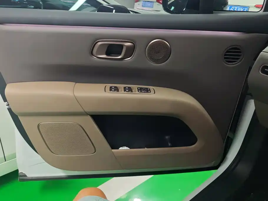 Li Auto i6 2026 2025 2WD Base Model