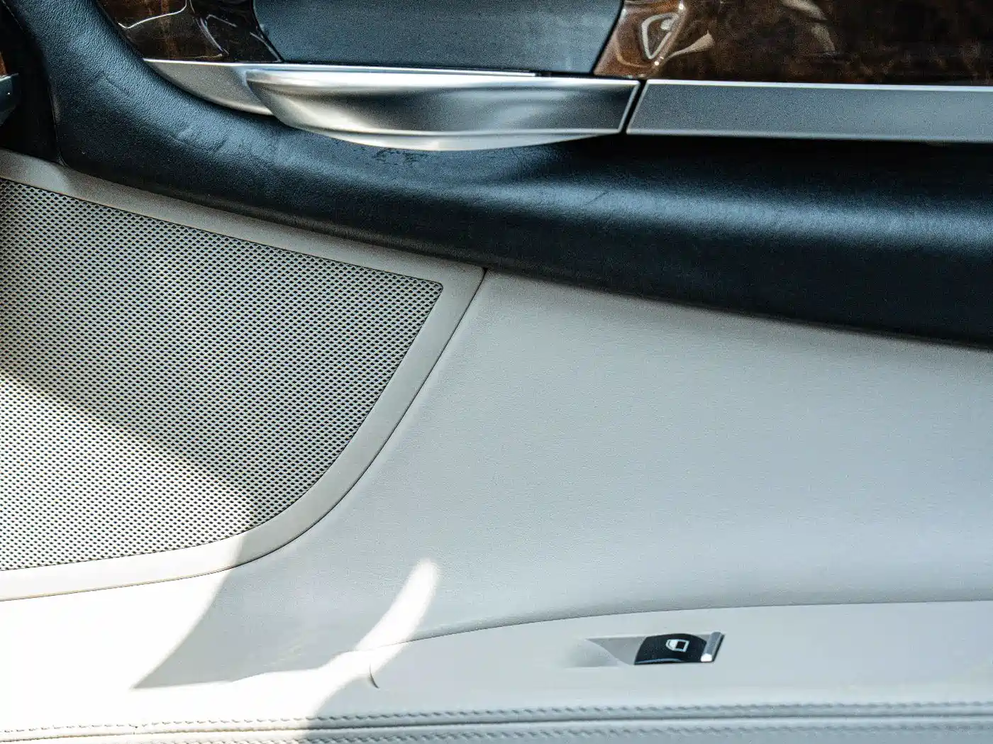 BMW 7 Series 2010 760Li фото 20