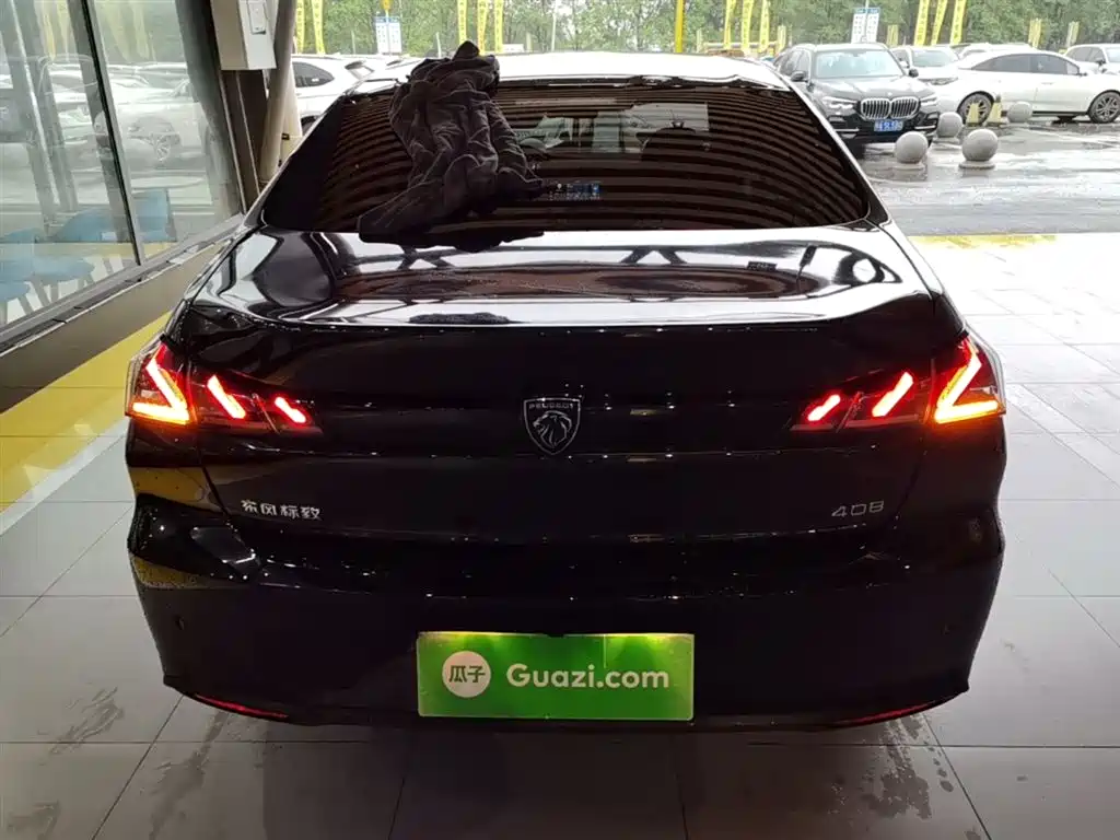 PEUGEOT 408