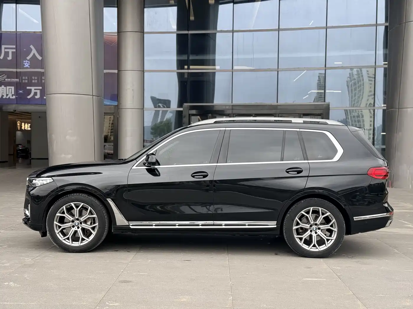 BMW X7 2021 xDrive40i Leading Luxury Package фото 4
