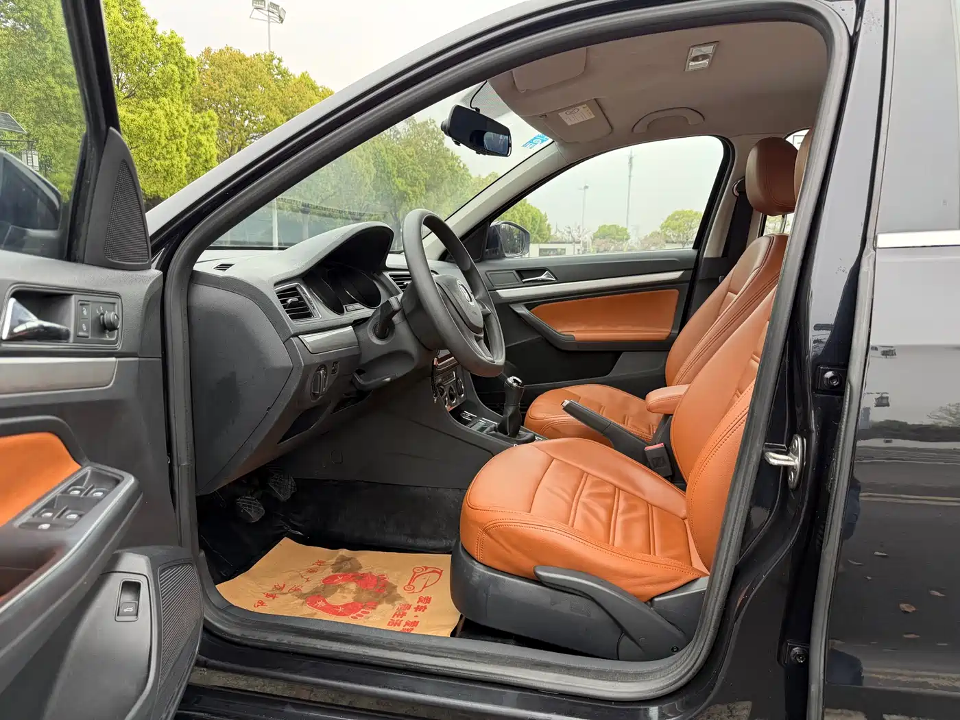 Volkswagen Lavida 2015 1.6L Manual Trend Edition фото 8