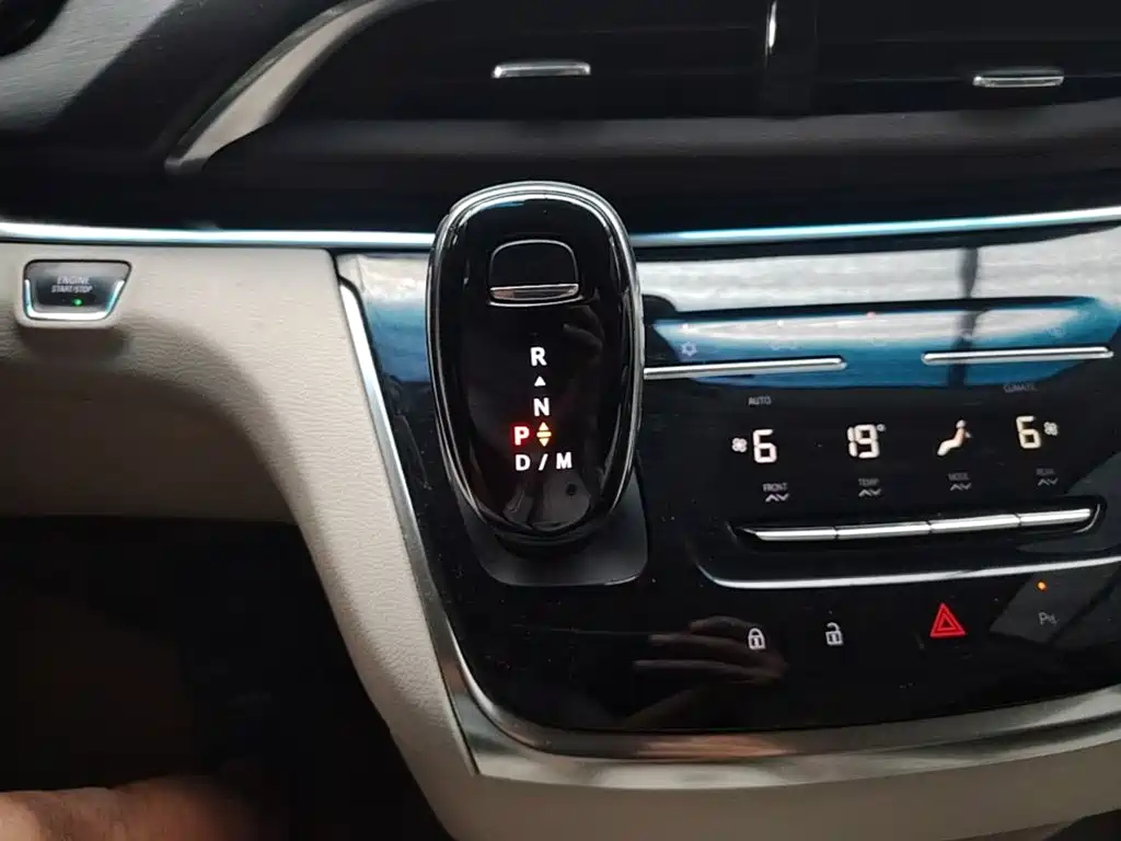Photo 14 - Buick GL8