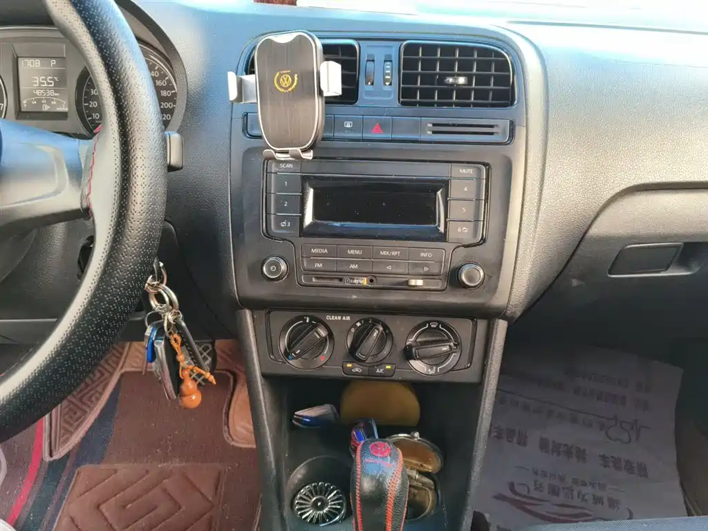 Volkswagen Polo 2016 1.4L Automatic Trend фото 9