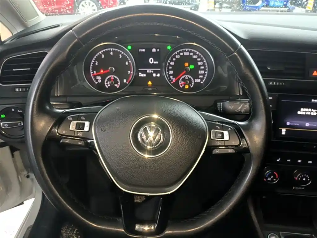 Volkswagen Golf 2018 230TSI Automatic Luxury фото 11