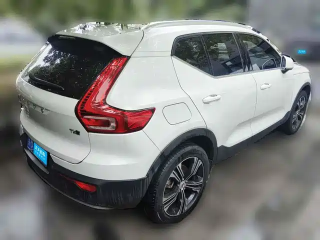 Volvo XC40 2021 T4 AWD Smart Luxury Edition — фото 2