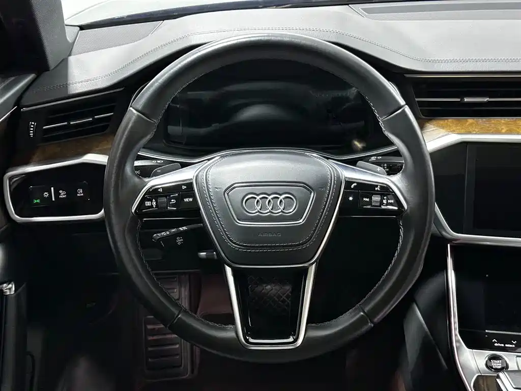 Фото 10 - Audi A6L