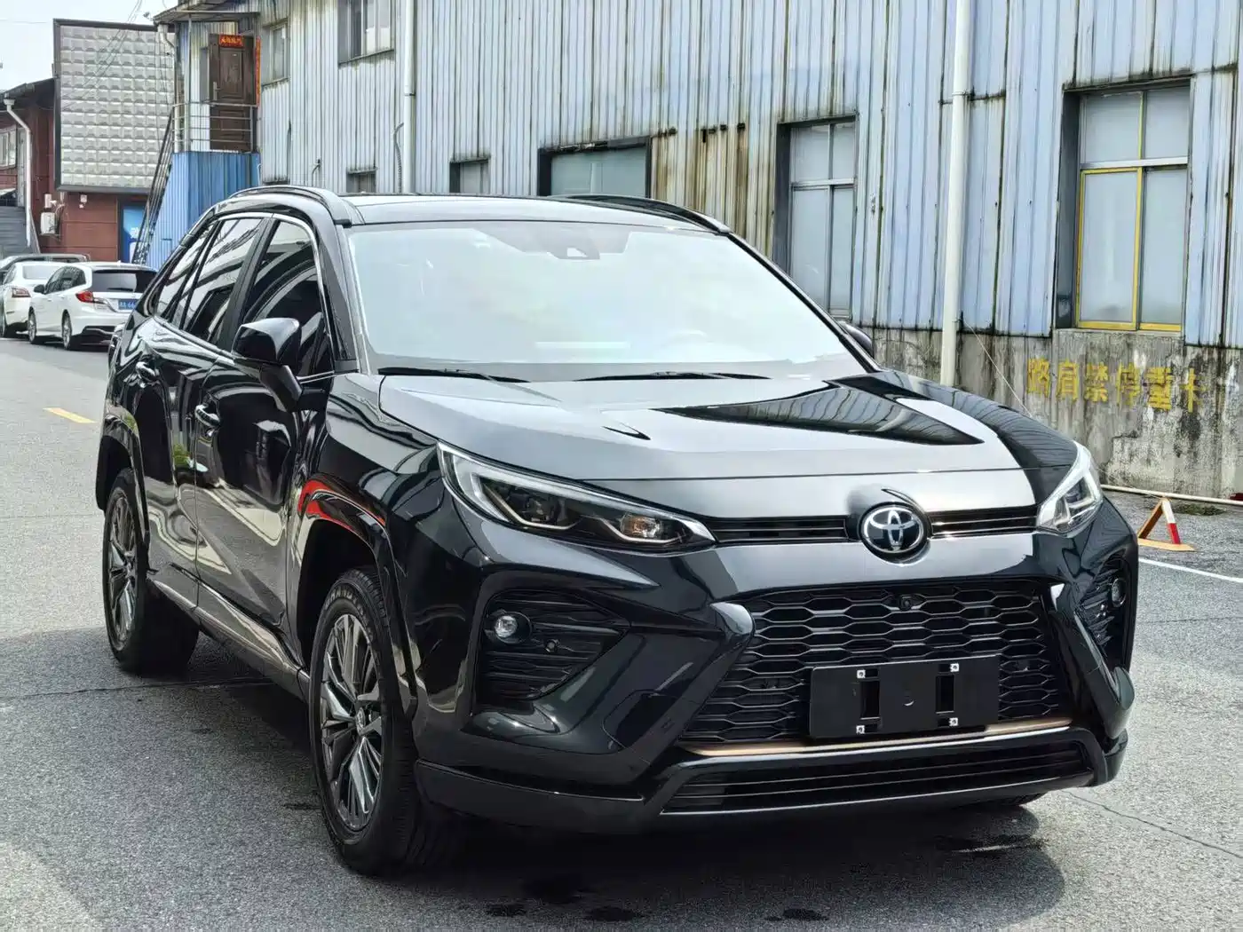 Toyota Wildlander 2024 2.0L CVT 2WD Luxury PLUS Edition фото 3