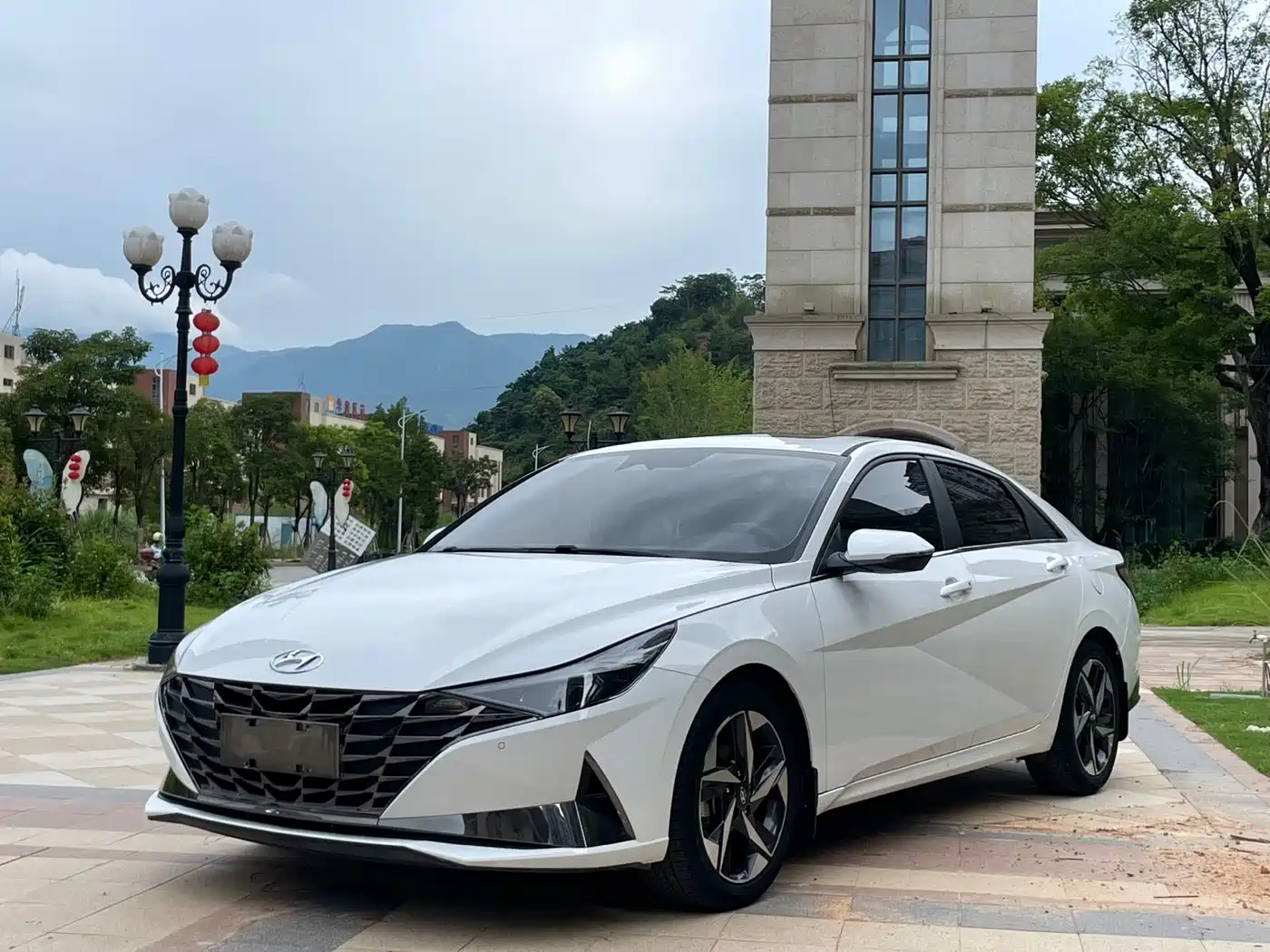 Hyundai Elantra 2022 1.5L CVT LUX Premium Edition