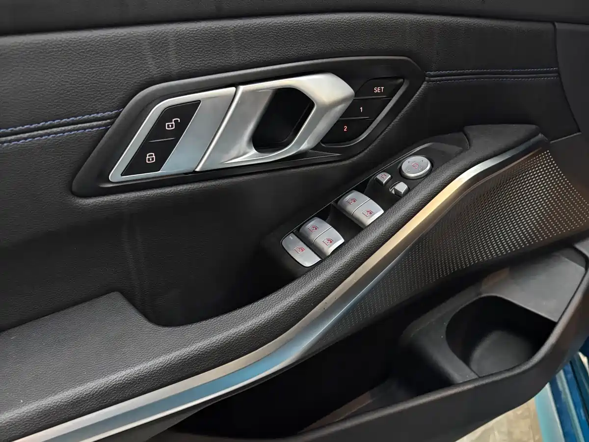 BMW 3 Series 2024 320Li M Sport Package фото 12