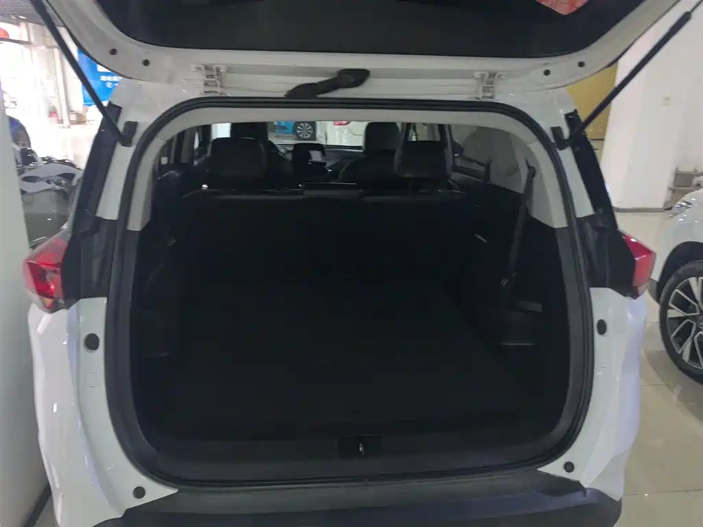 Chevrolet Volando 2018 Redline 530T Auto Premium Edition (5+2 seats) China V фото 9