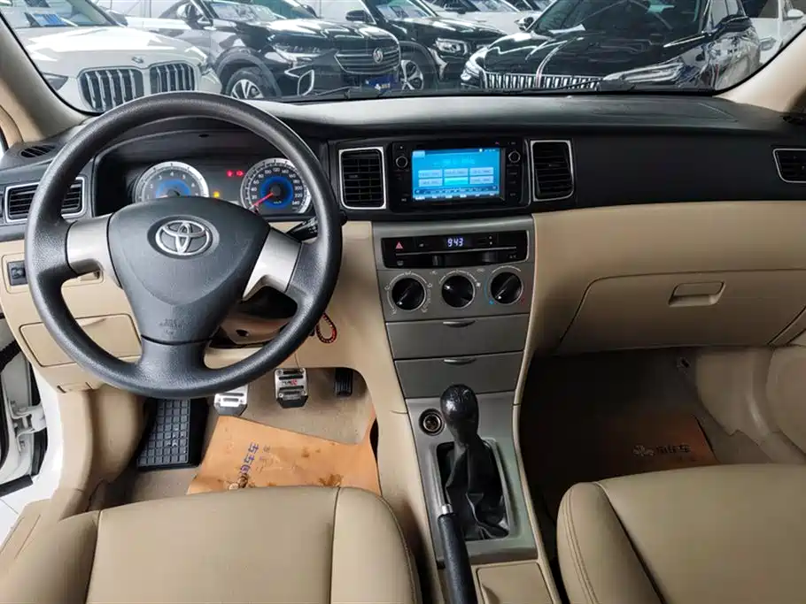 Toyota Corolla 2013 1.6L Manual Luxury Edition фото 12