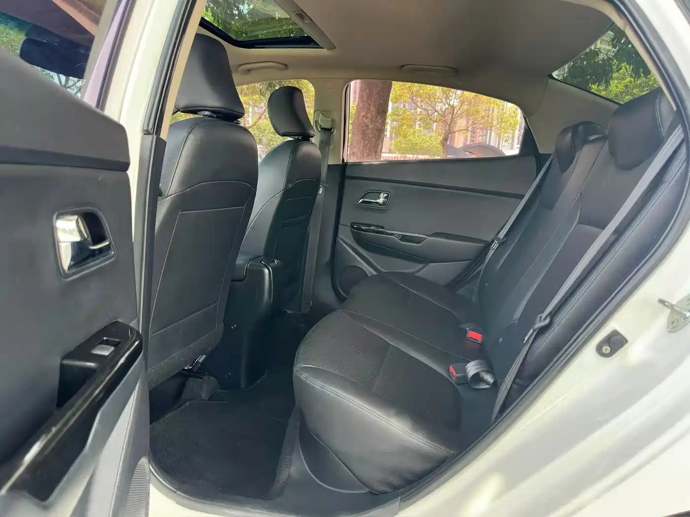 Kia K2 2012 Sedan 1.6L AT Premium Commemorative Edition фото 6