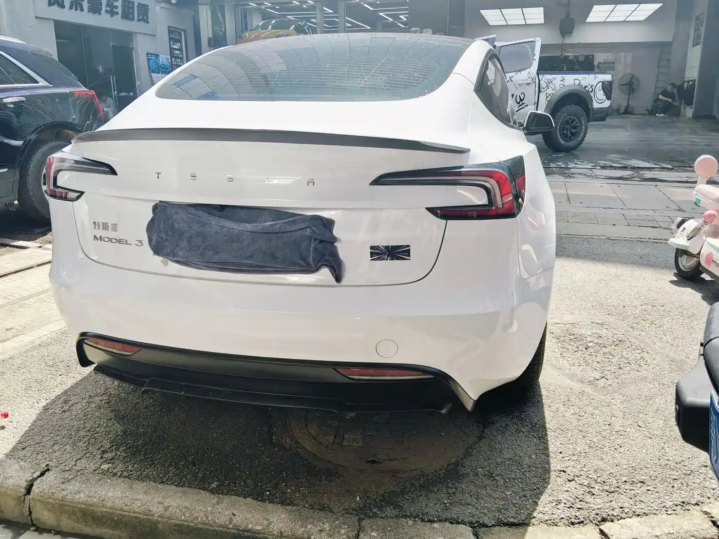 TESLA MODEL 3