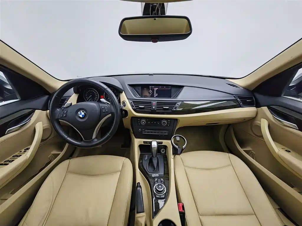 BMW X1 (Import) 2010 xDrive28i фото 5