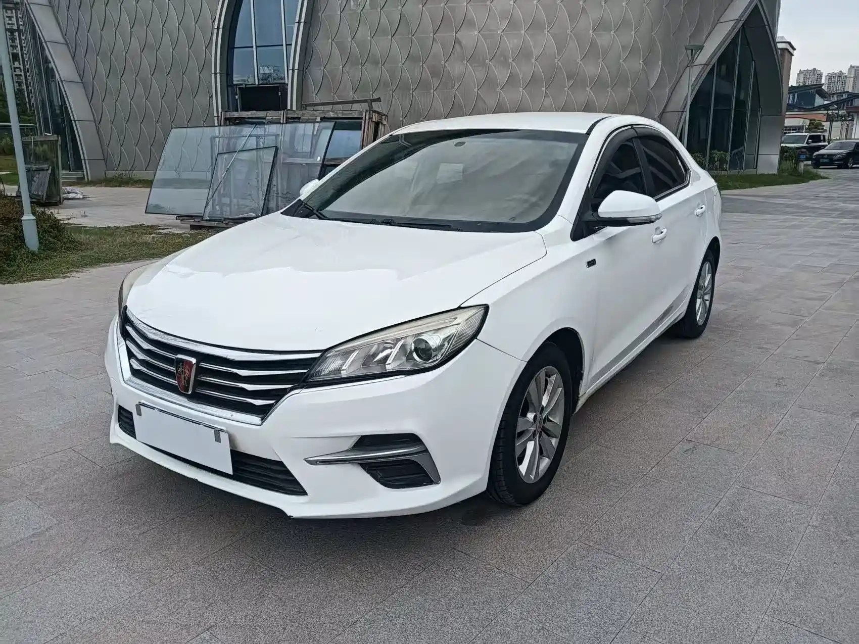 Фото 1 - Roewe 360