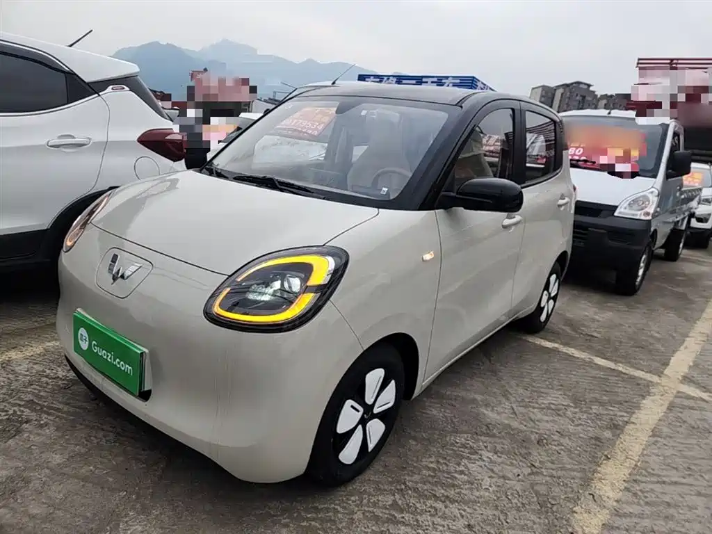 Wuling Motors Hongguang MINIEV 2025 4-Door Premium+ Edition