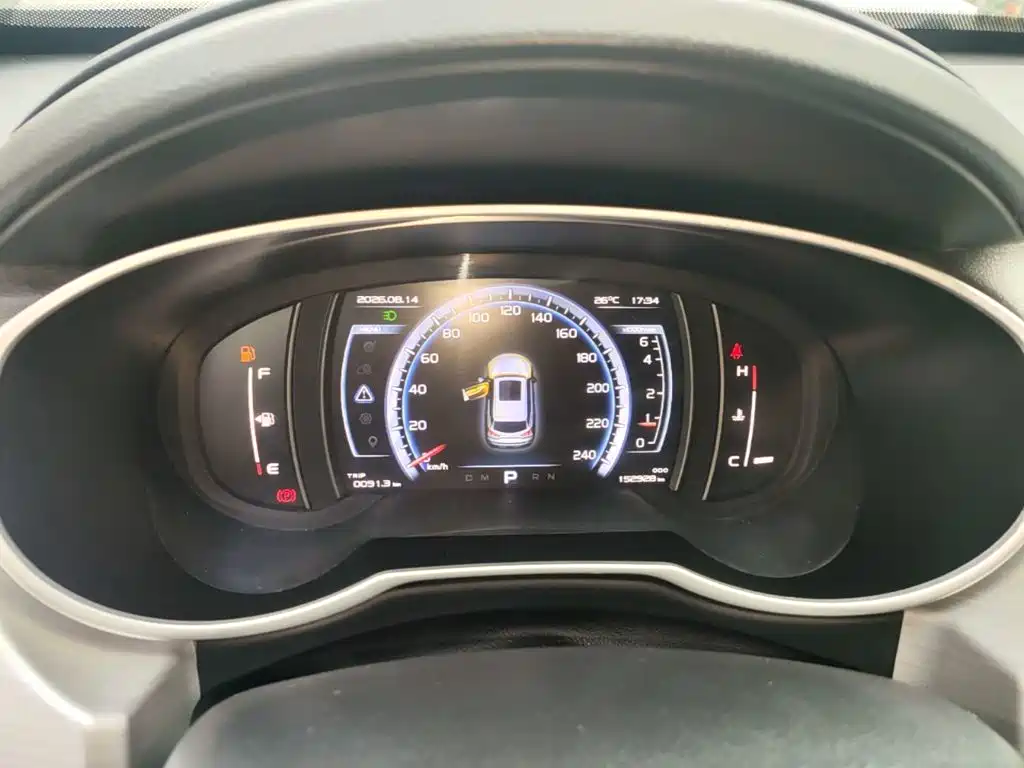 Фото 12 - Geely Atlas