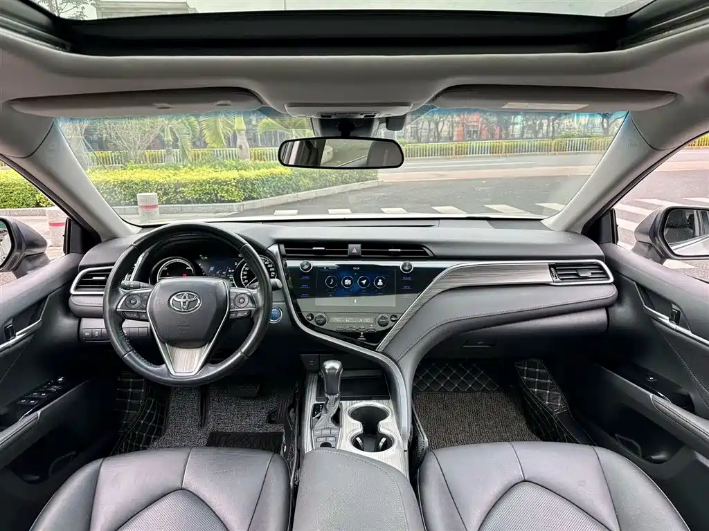 Toyota Camry 2019 Hybrid 2.5HG Luxury Edition China V фото 5