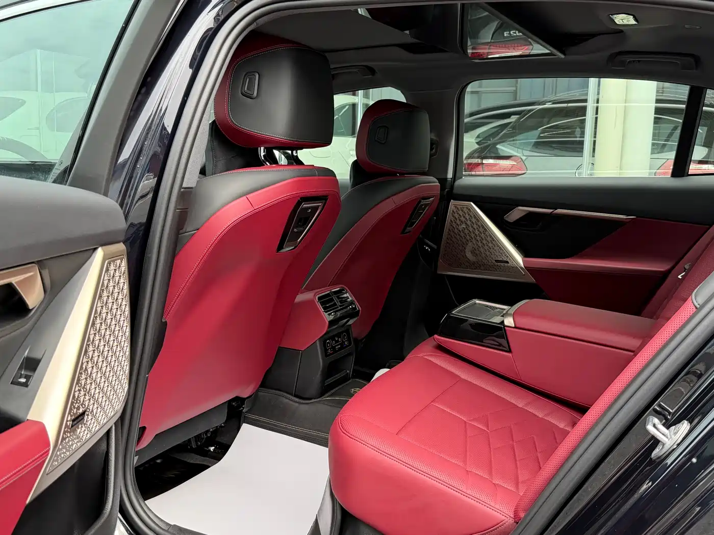 BMW 5 Series 2025 530Li Premium M Sport Package фото 10