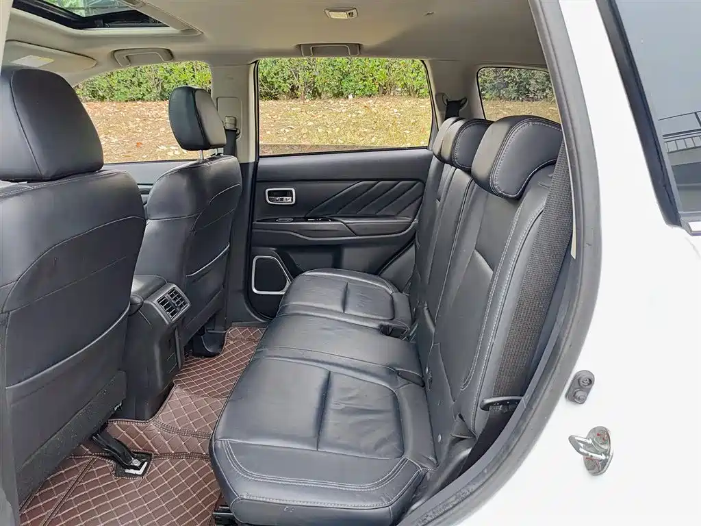 Mitsubishi Outlander 2019 2.4L 4WD Deluxe Edition 7-seater China V фото 8