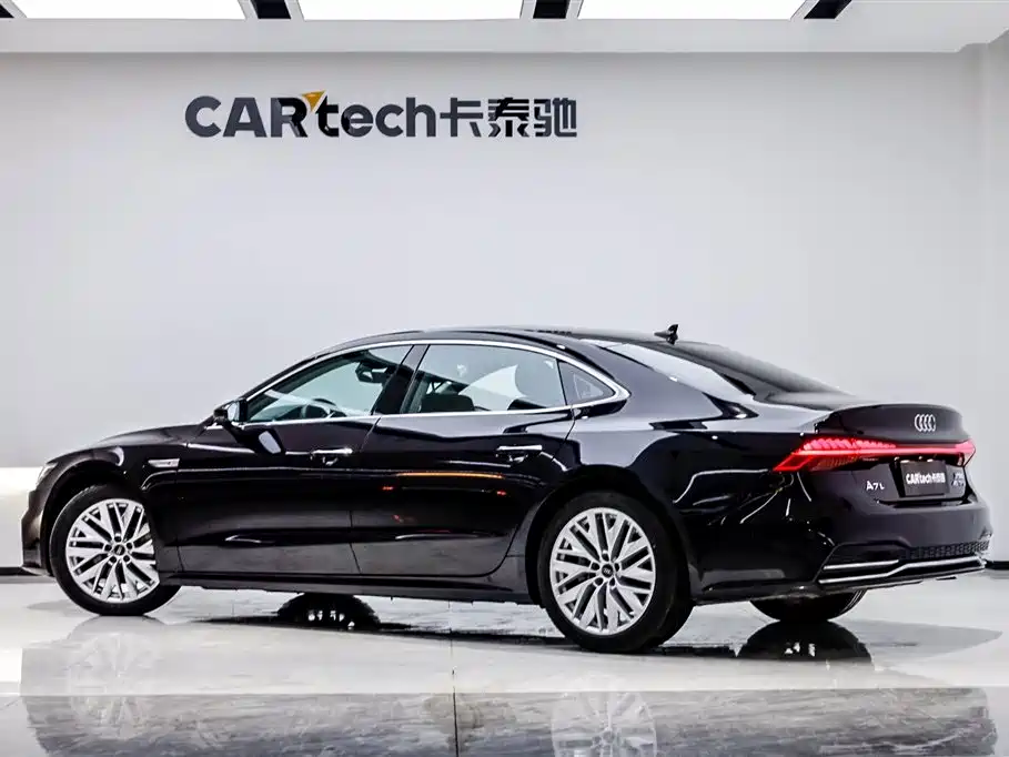 Audi A7L 2024 45TFSI S-line Dream Edition Crystal Package фото 4