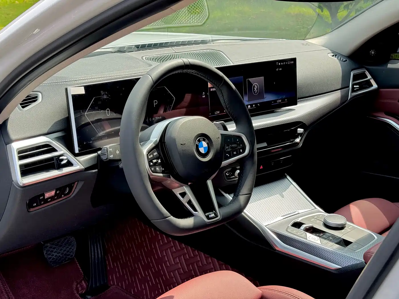 BMW 3 Series 2025 330Li M Sport Night Edition фото 4